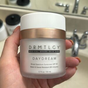 Drmtlgy daydream broad spectrum sunscreen